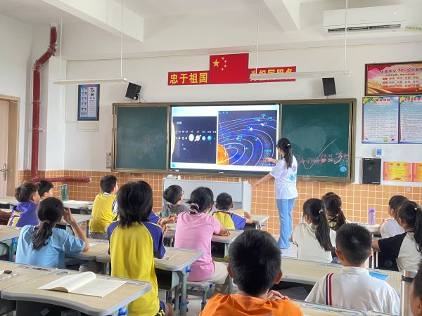 小宇宙大奇觀 種下心中科學(xué)樹 ——嶺南師范學(xué)院“山河承宇”實踐隊開展探索宇宙主題科普課程