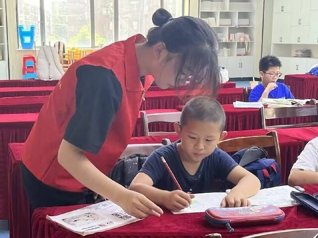 安徽學(xué)子三下鄉(xiāng)：紅色浸童心，童心永向黨