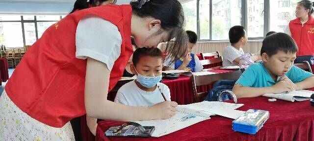 安徽學(xué)子三下鄉(xiāng)：學(xué)交通知識，揚(yáng)安全之帆