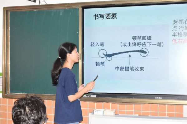 傳承中國漢字，書法走進(jìn)課堂 --嶺南師范學(xué)院“山河承宇”社會實踐隊開展硬筆書法特色課程