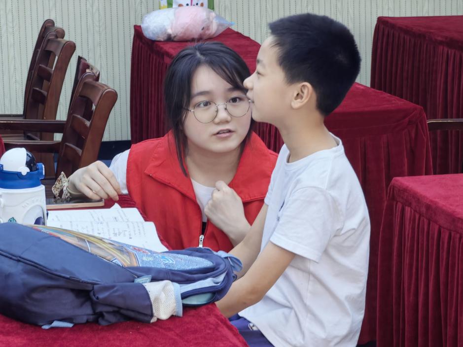 安徽學子三下鄉(xiāng)：垃圾回收齊行動，綠色環(huán)保伴我行