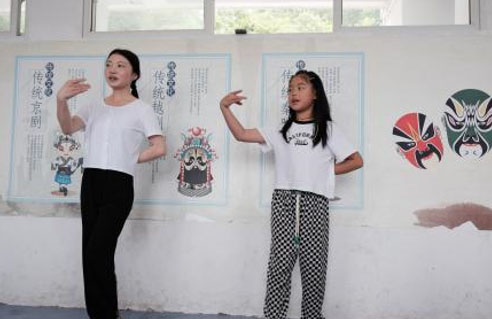 “喻夢(mèng)同行 筑夢(mèng)未來(lái)”志愿服務(wù)隊(duì)聯(lián)合紅巖寺民族小學(xué)