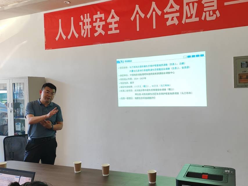 觀泥痕感生態(tài)足跡，聽(tīng)講解悟治理不易丨長(zhǎng)安大學(xué)赴內(nèi)蒙“荒漠生態(tài)修復(fù)”暑期社會(huì)實(shí)踐
