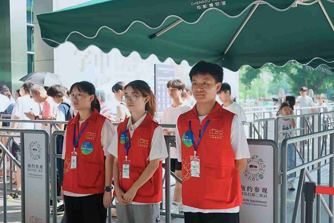 “歷史漫步，中外徜徉” ——愛益陽光赴成博社會實(shí)踐隊(duì)
