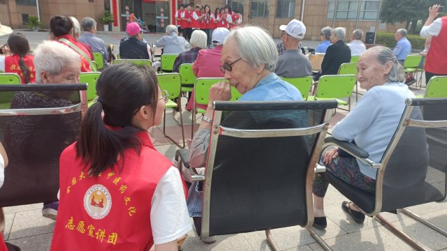 傳播中醫(yī)藥文化：古法新傳，宣講團(tuán)養(yǎng)老院行普及中醫(yī)文化