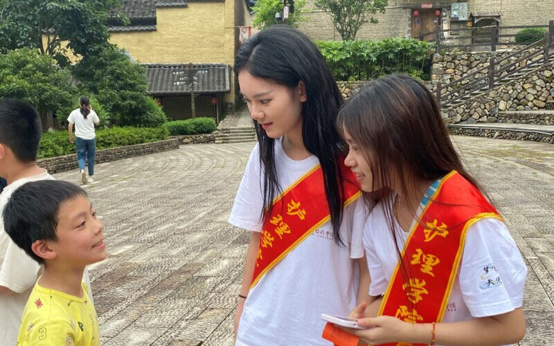 閩衛(wèi)院學(xué)子三下鄉(xiāng)：下黨義診守健康，重溫紅色記憶，筑牢信仰