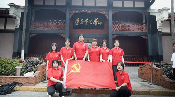 重走長(zhǎng)征路，奮斗正當(dāng)時(shí)——西安工業(yè)大學(xué)藝術(shù)與傳媒學(xué)院