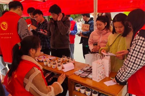 保護環(huán)境山河美，持續(xù)發(fā)展家園興