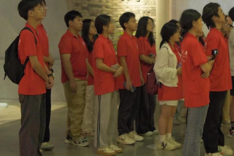 西南石油大學(xué)外國語學(xué)院“枝繁·簡心向陽實踐隊”赴簡陽市龍溪村開展“扎根鄉(xiāng)農(nóng)，智潤龍溪”暑期社會實踐活動
