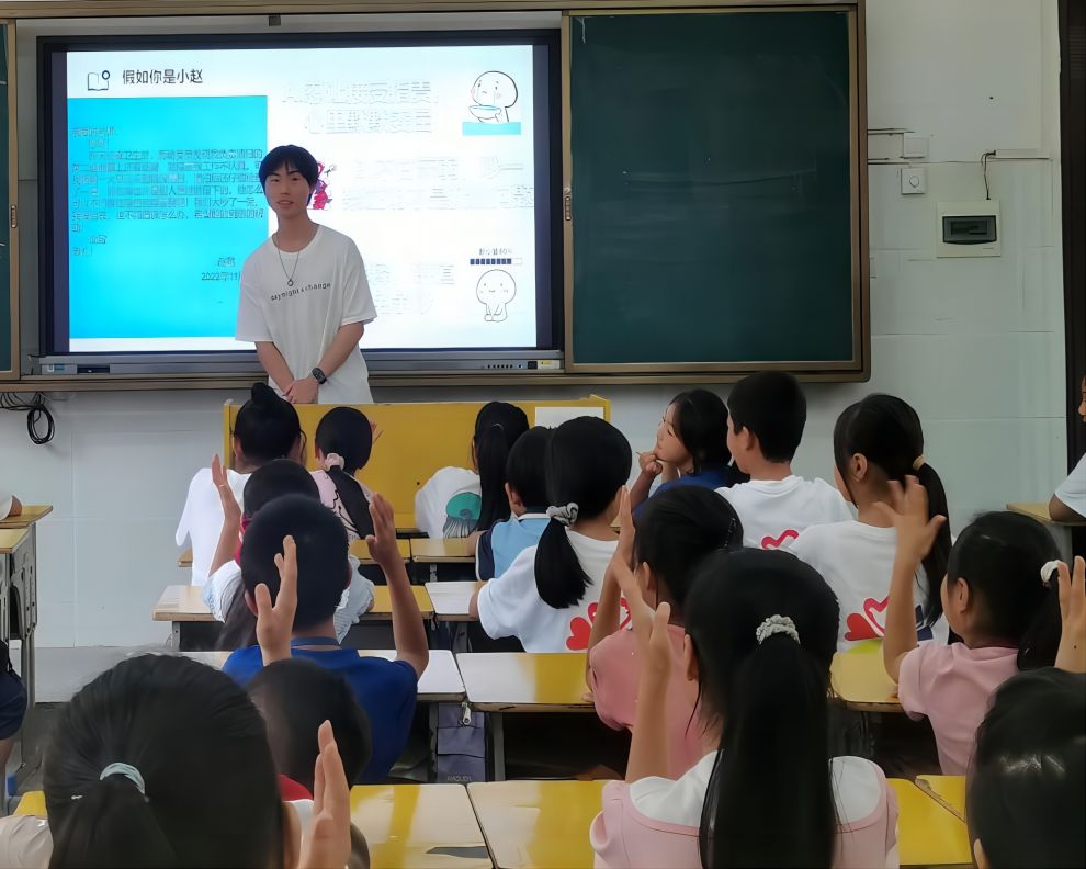 【青春建功，實(shí)踐鑄魂】足球構(gòu)筑友誼橋梁，反霸凌共建和諧