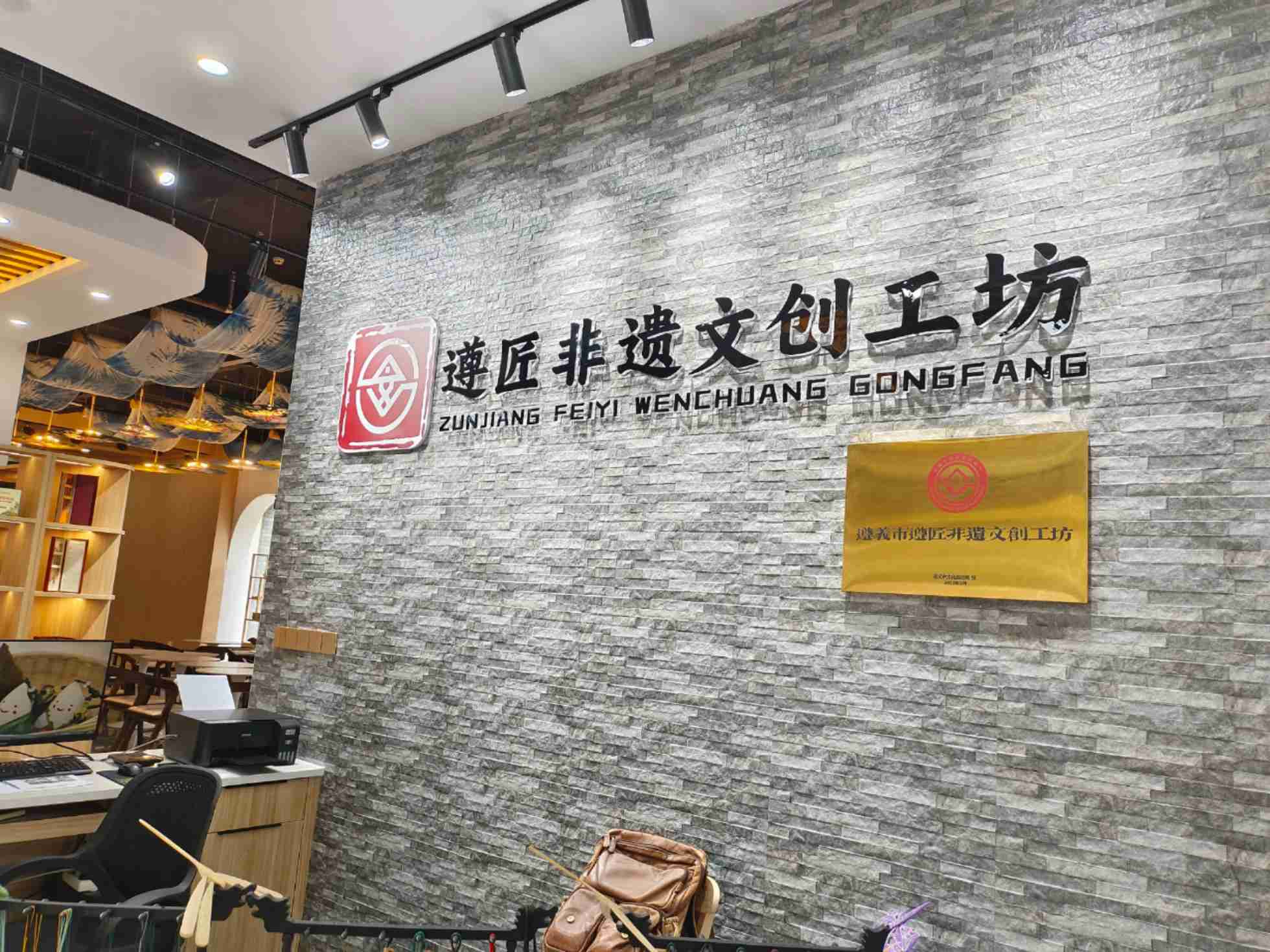 團結(jié)之花處綻放，民族之情久流長