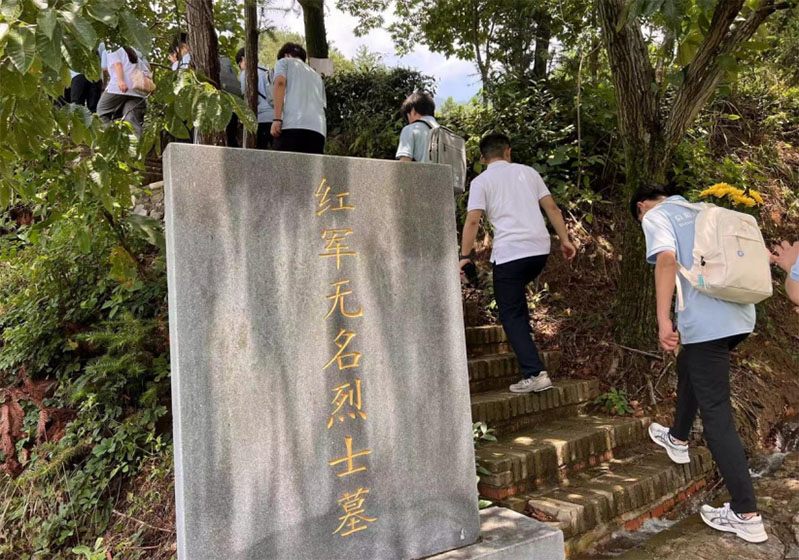 河南信陽大學生暑期“三下鄉(xiāng)”推動鄉(xiāng)村振興幸福