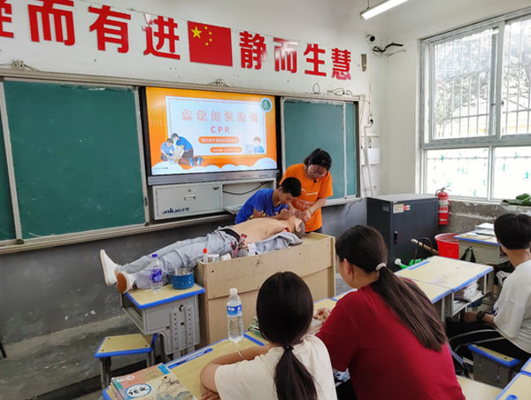 急救知識(shí)進(jìn)校園，為生命套一根安全繩