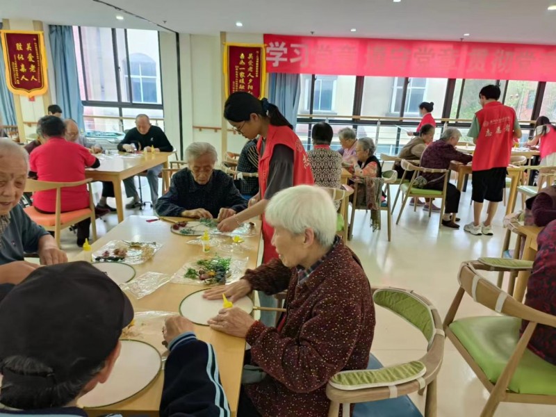 “綻放夕陽之花，簇簇人間溫情” ——安徽信息工程學(xué)院管理工程學(xué)院實(shí)踐團(tuán)