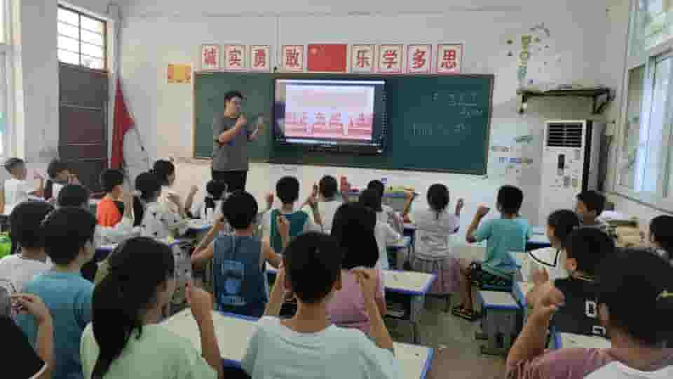 龍舟競渡情滿豫，江海學子共筑夢