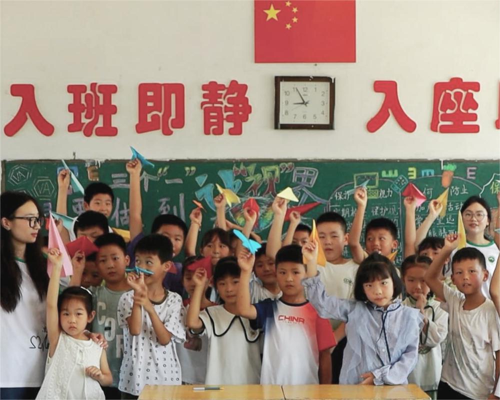 青春課堂，放飛夢想： “螢光”支教團(tuán)在劉李學(xué)校的第一課