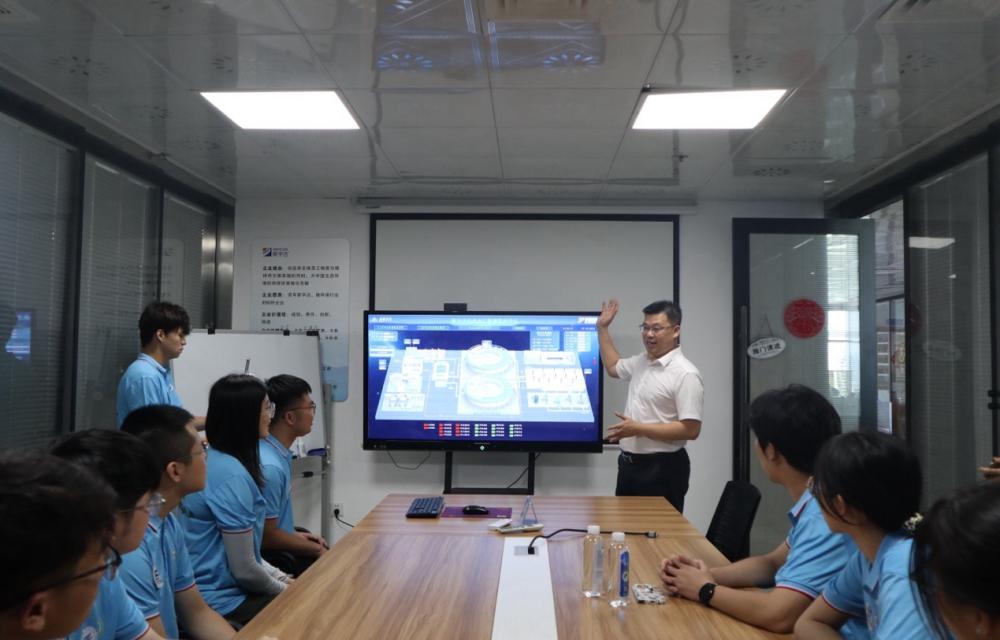 桂林理工大學環(huán)境科學與工程學院實踐團參觀新宇達環(huán)?？萍加邢薰?></a></li></ul>
<ul class=