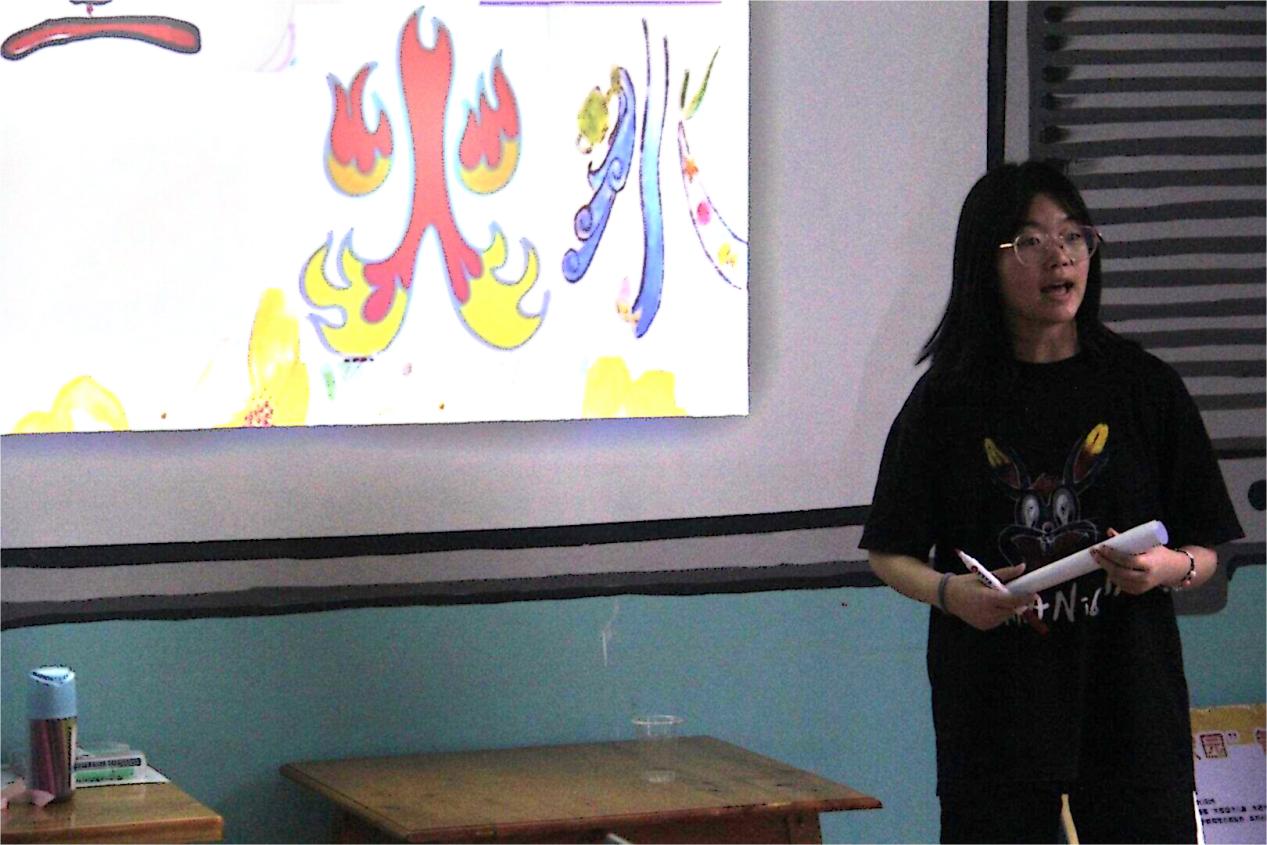 “以‘字’為媒，繪美逐夢” ——武漢紡織大學(xué)外經(jīng)貿(mào)學(xué)院學(xué)子“三下鄉(xiāng)”開展繪畫特色美育活動