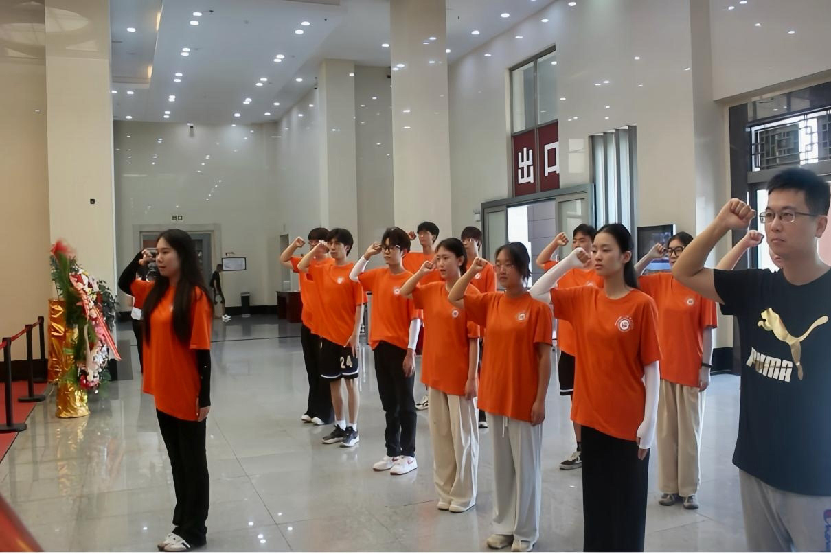 革命精神薪火傳，行走的思政課不一般 ——紡織服裝學(xué)院“東‘紡’紅”實(shí)踐團(tuán)赴會(huì)同粟裕紀(jì)念館開展紅色研學(xué)活動(dòng)