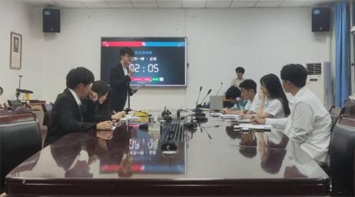 鳴辯論協(xié)會成功舉辦“我思故我在，我在故我辯”辯論比賽