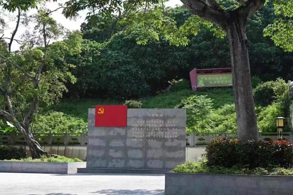 革命英魂永不滅，七里香飄烈士陵園