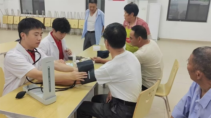 敬老愛老，溫情相伴