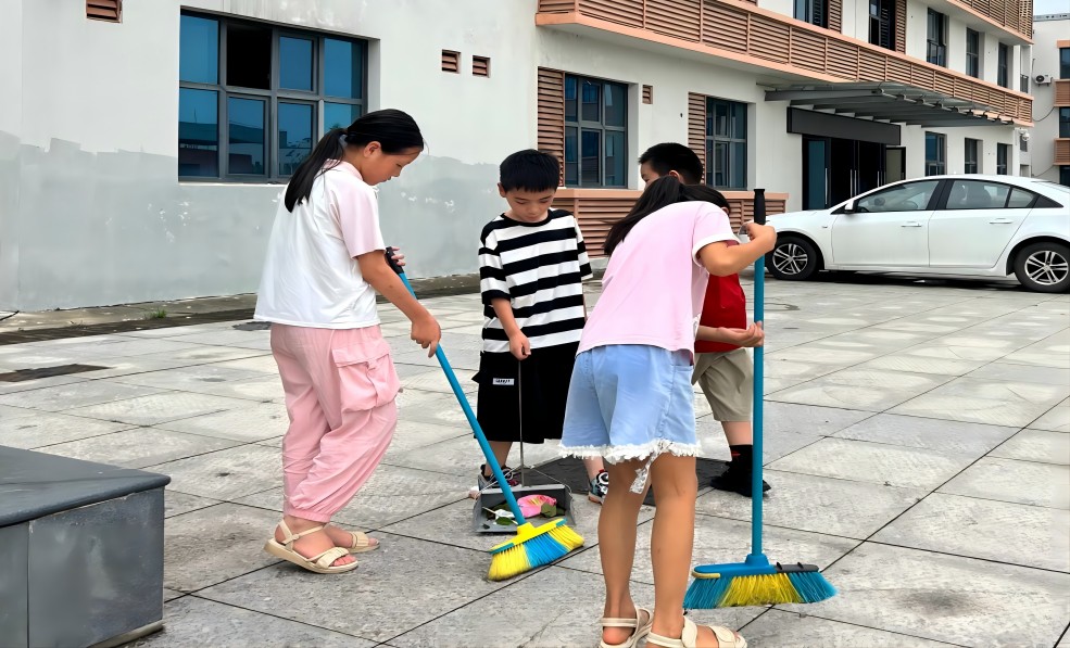 勞動(dòng)的印記，希望的燈塔 ——湖北經(jīng)濟(jì)學(xué)院希望之光支教隊(duì)深入開展暑期勞動(dòng)教育
