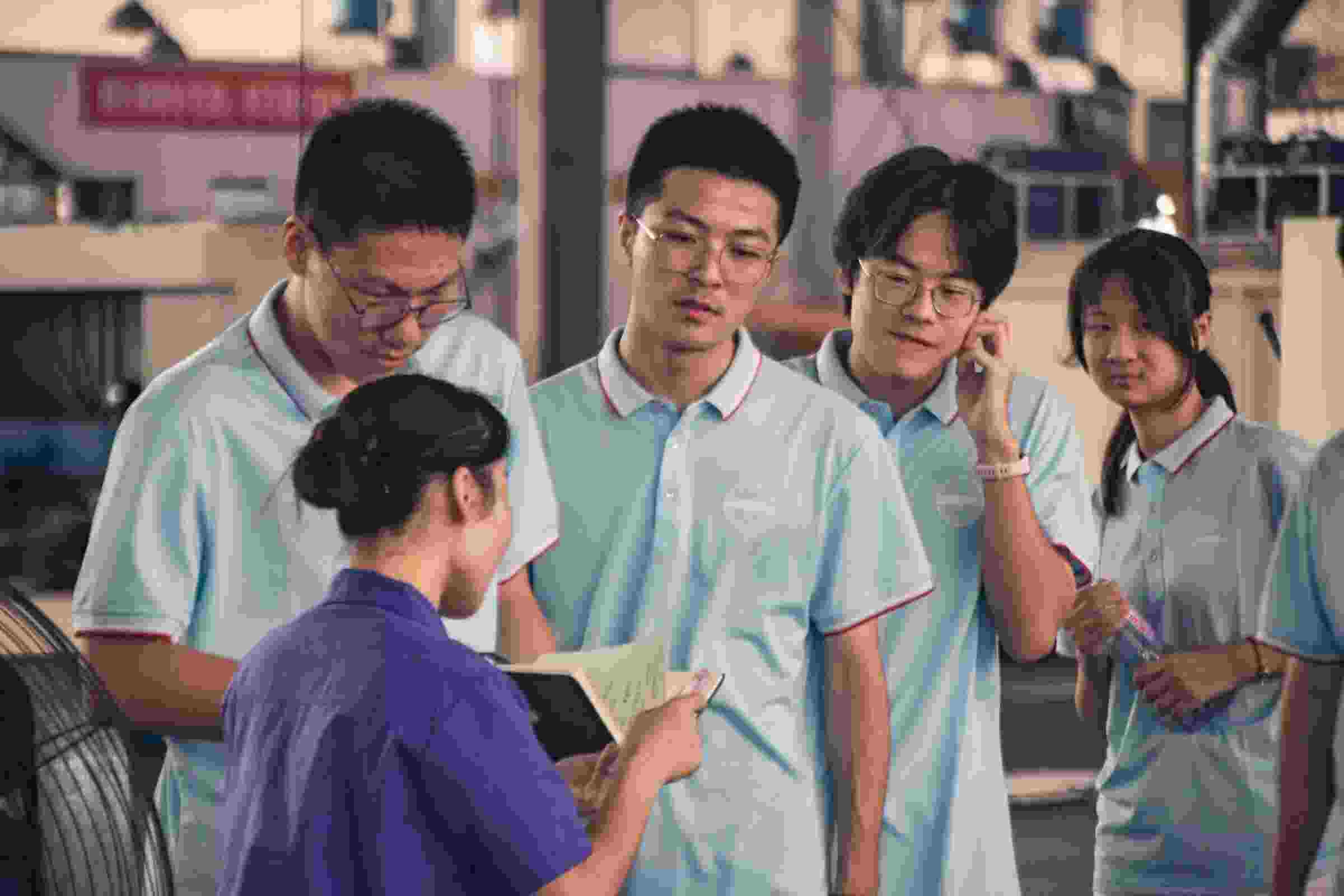 深入企業(yè)一線，探索知行合一