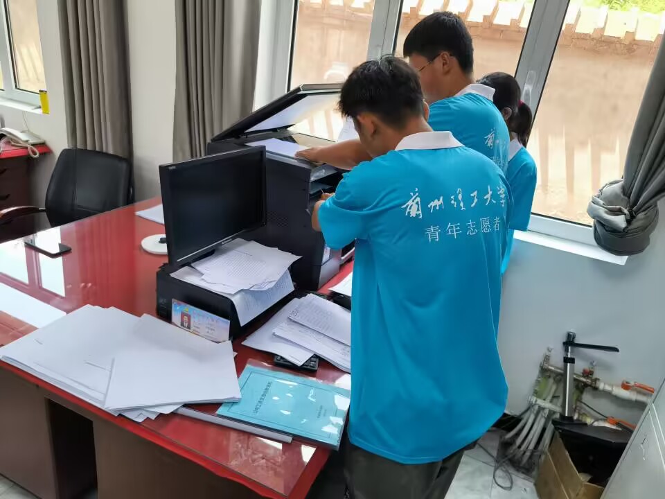  蘭理學(xué)子三下鄉(xiāng)：走進基層，感悟民生，助力村民實事