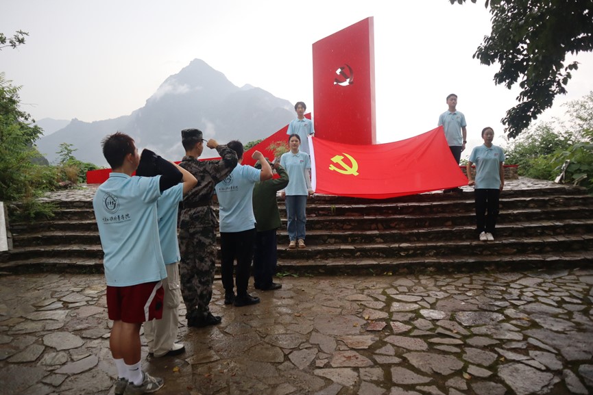重外院學(xué)子三下鄉(xiāng)|“青年紅色筑夢(mèng)之旅”：尋訪紅色足跡，