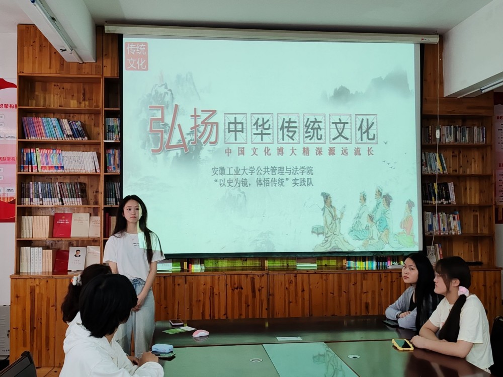 青春獻(xiàn)社區(qū)，文化潤(rùn)人心