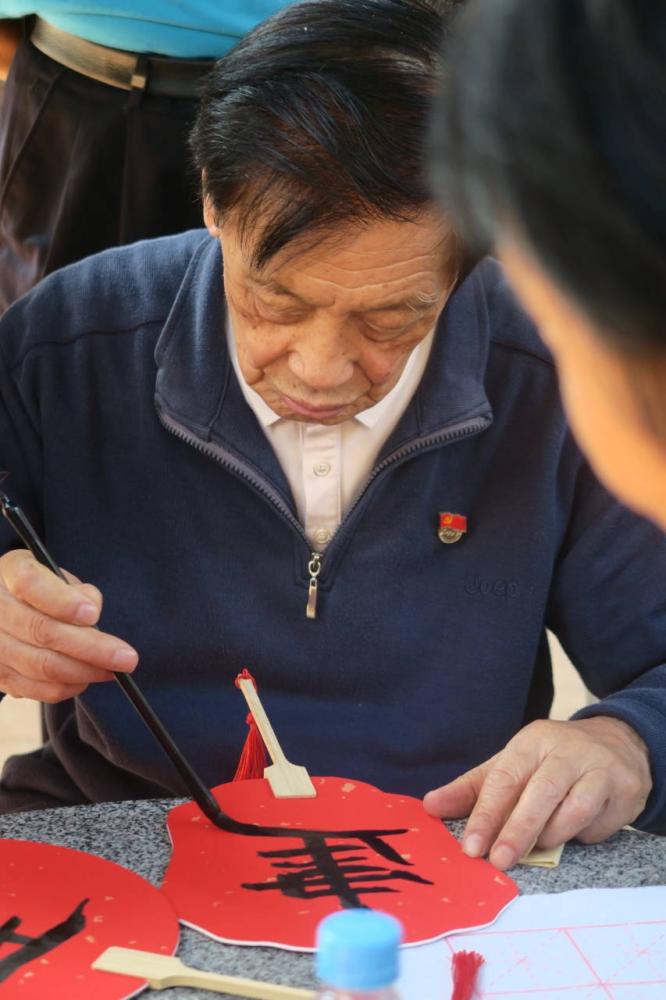 暖心服務，敬老花開 ——記文學院21級漢語言文學(教師教育）第一團支部團日立項活動