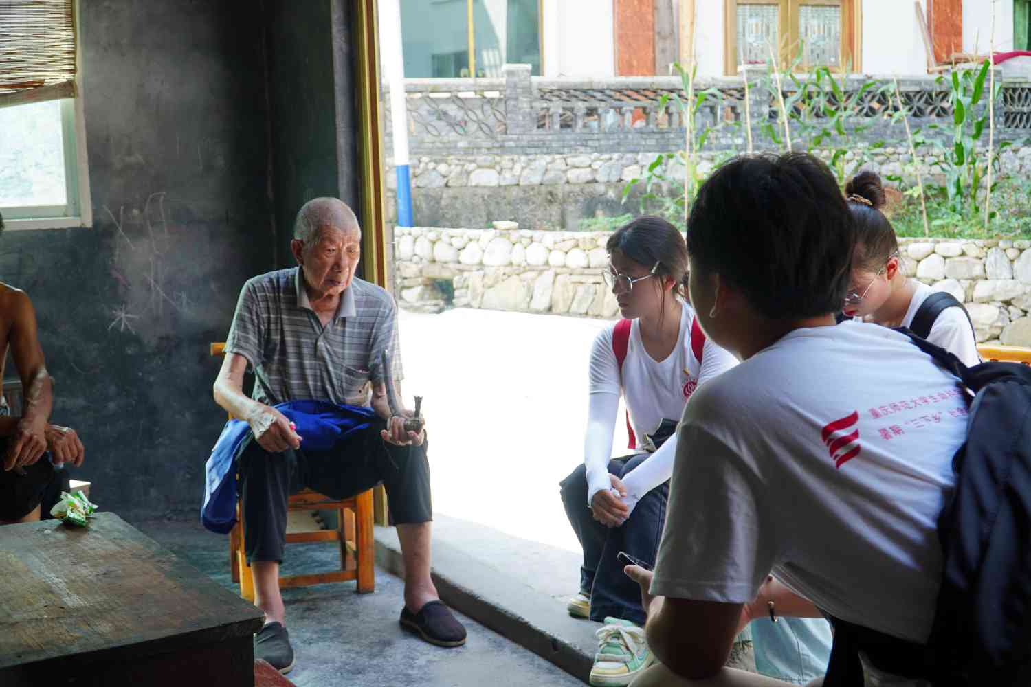 走街入戶，傾聽民聲