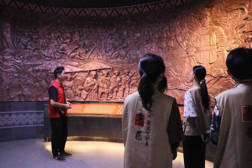 佛山科學(xué)技術(shù)學(xué)院學(xué)子三下鄉(xiāng)：探尋瑤鄉(xiāng)文化，感悟民族團(tuán)結(jié)