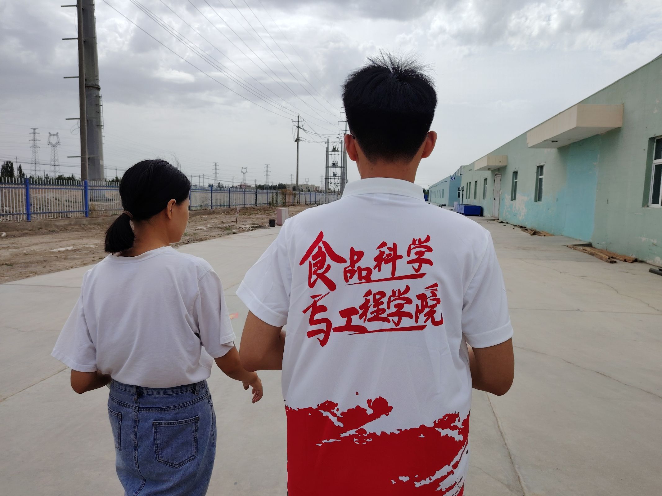 “食?踐”逐夢行丨“繡韻新疆，刺繡織夢調(diào)查團(tuán)”開展“進(jìn)企業(yè) 近職場”大學(xué)生深入企業(yè)參觀、調(diào)研體驗(yàn)活動