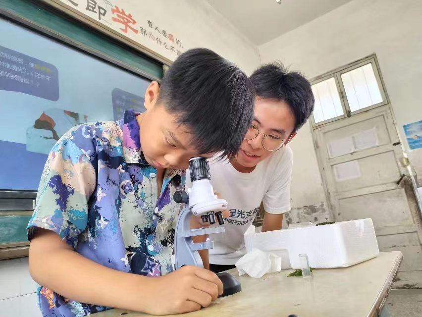 繽紛課程常相伴：星光支教隊開展“六彩”特色課程