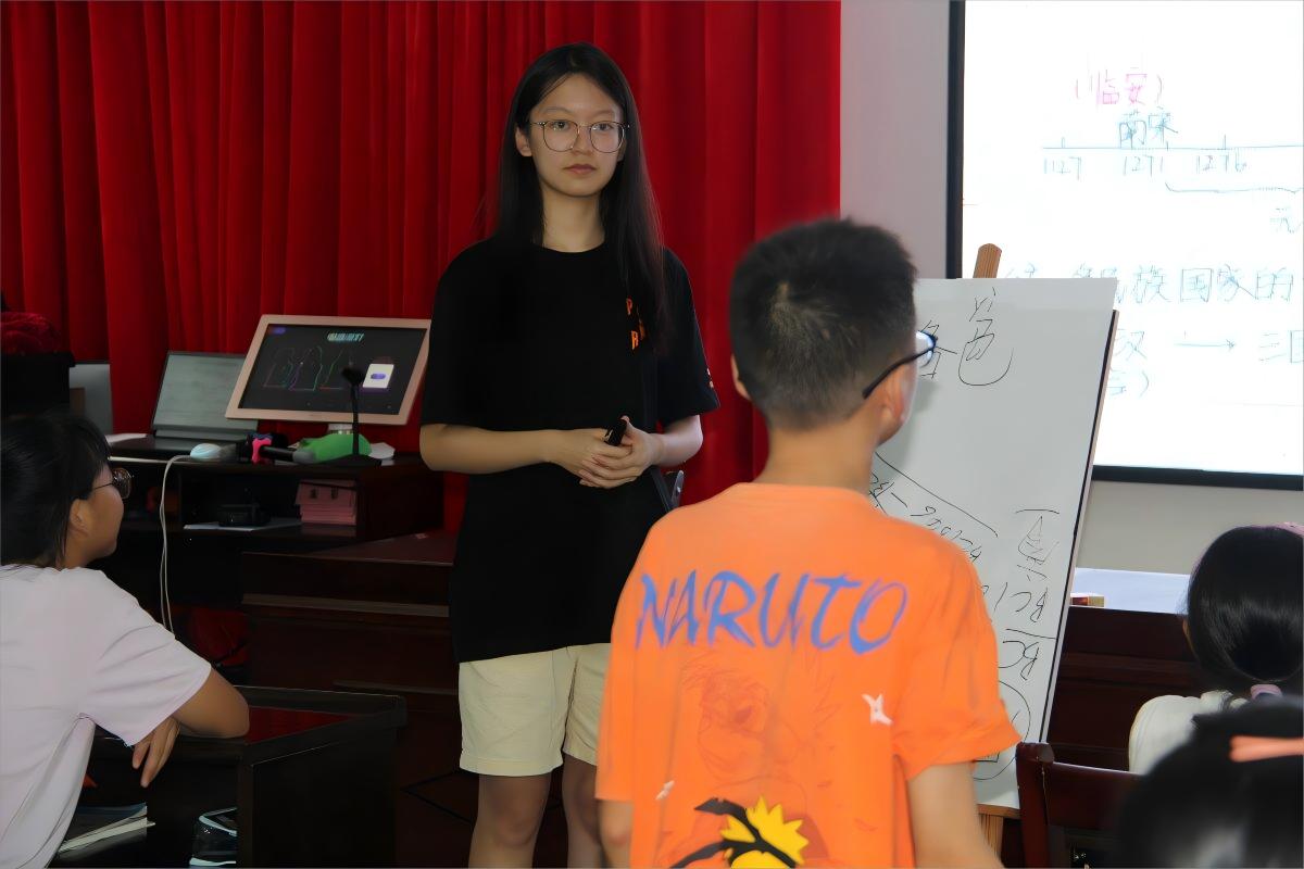 知古論今，暢游歷史 --武漢紡織大學(xué)外經(jīng)貿(mào)學(xué)院學(xué)子“三下鄉(xiāng)”開展特色歷史課程