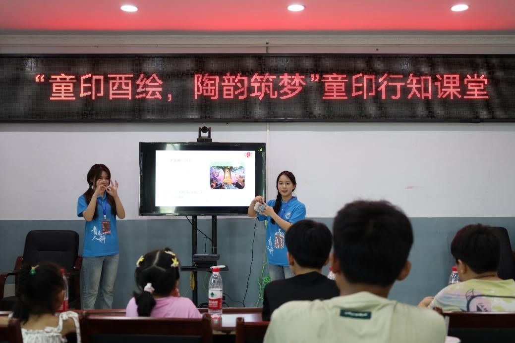 青春人科進(jìn)行時：龍?zhí)豆沛?zhèn)書香盈，知識芬芳潤人心
