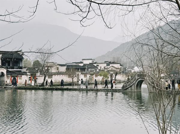 福建農(nóng)林大學“探尋徽州文化，弘揚古 韻新風 ”實踐研學隊伍開展寒假社會  實踐——探索徽派建筑技藝， 體悟非遺民俗文化
