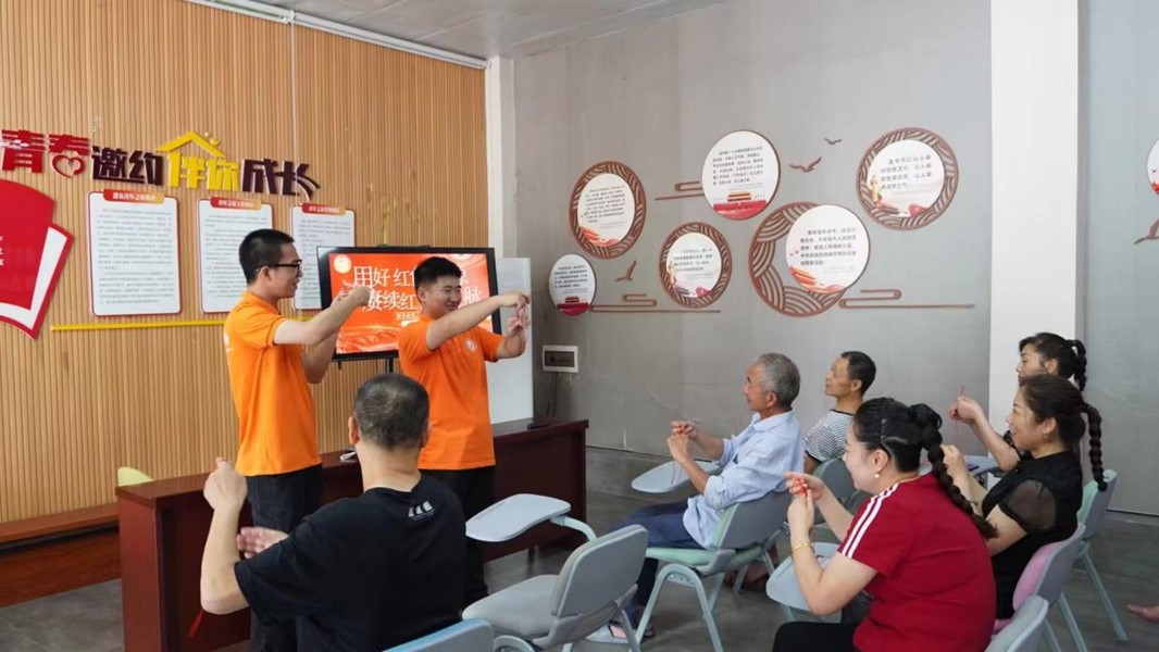 西南石油大學(xué)“南尋故里，柚踐紅心”暑期社會實(shí)踐隊蓬安行：編織紅色記憶，共繪紅心篇章