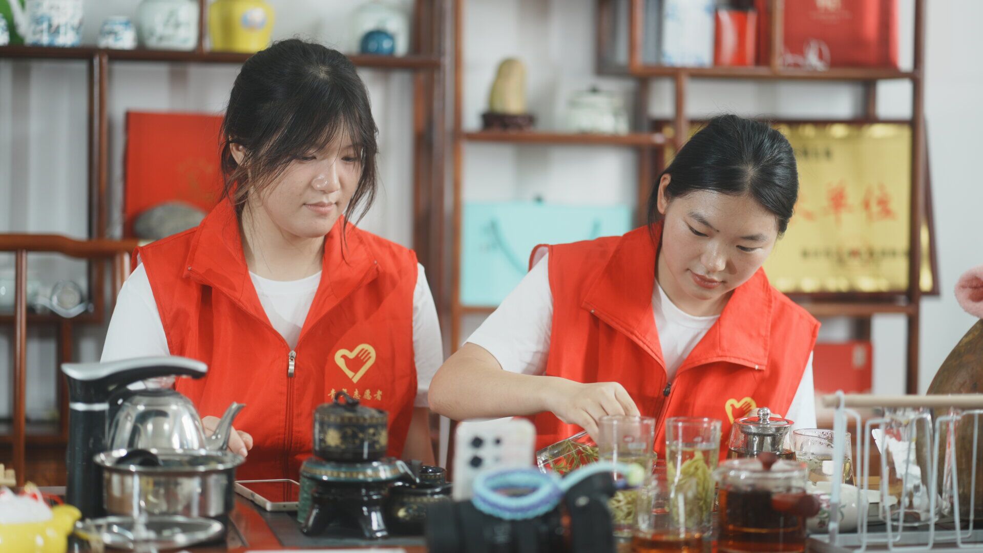 擇一處清幽，赴一場茶會——零碳鄉(xiāng)村·HUA廢為保鄉(xiāng)村振興青年實踐團暑期