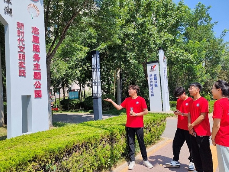 “ 青襟數(shù)維·共護(hù)黃河” 實(shí)踐團(tuán)前往東營(yíng)市明潭公園探查黃河流域水系水文狀況