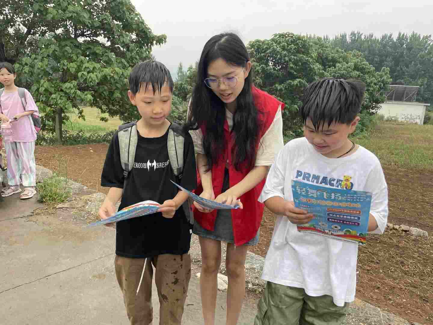 暑期三下鄉(xiāng)：走進(jìn)校園生活，宣揚(yáng)紅色文化