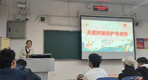 “關(guān)愛(ài)河湖，保護(hù)母親河”團(tuán)日活動(dòng)
