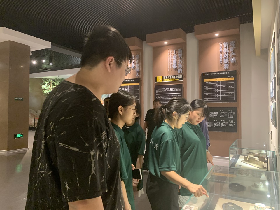 實踐進(jìn)行中|青島農(nóng)業(yè)大學(xué)園林與林學(xué)院“綠韻筑夢”實踐團探訪鶴崗博物館，深化城市歷史與農(nóng)耕文化認(rèn)知