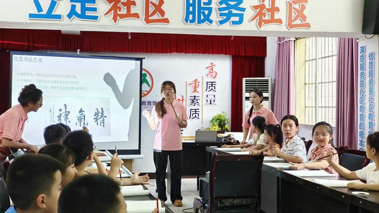 耕耘金色心田：“四葉草”習(xí)近平新時(shí)代中國(guó)特色社會(huì)主義思想宣講團(tuán)開展“