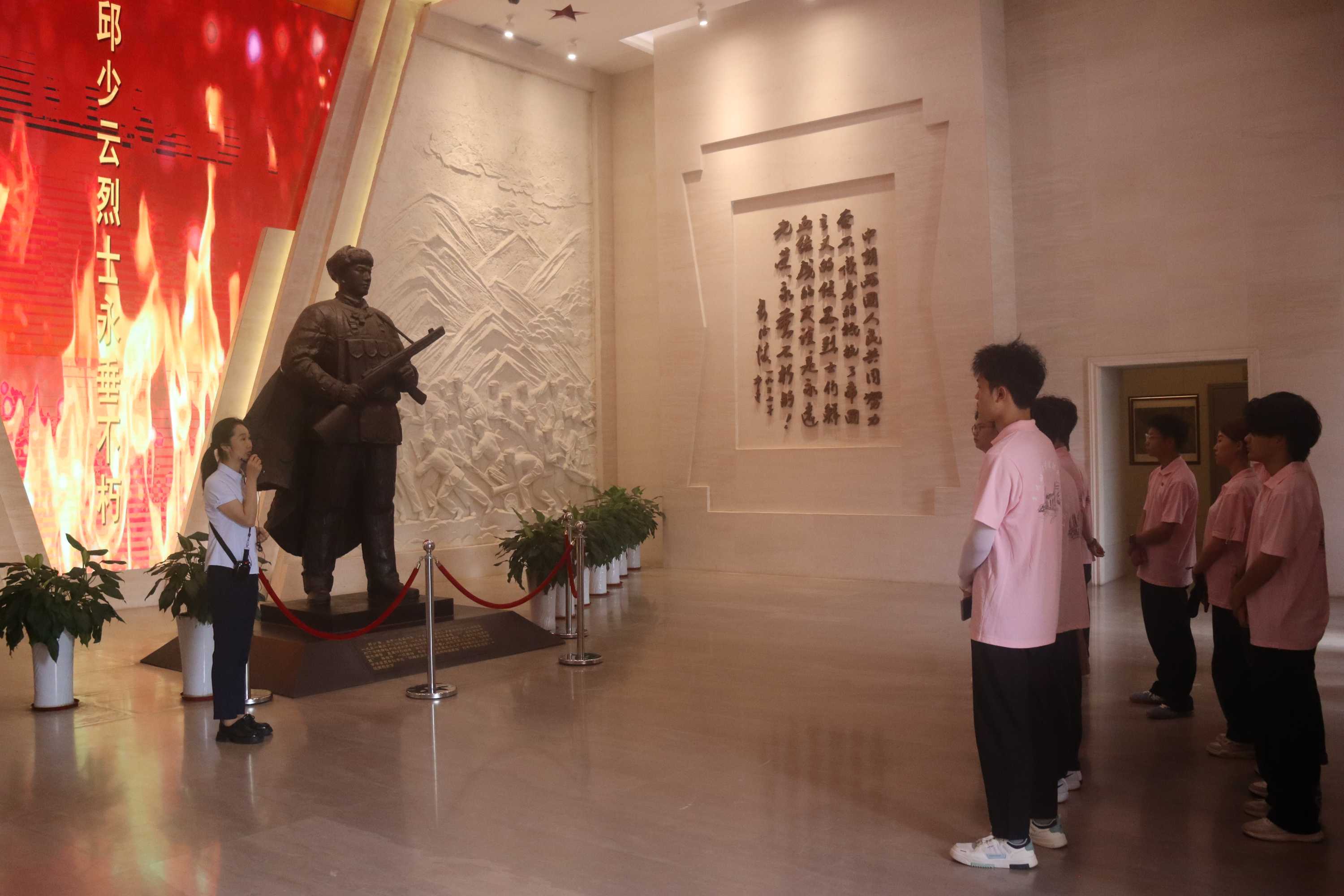 重慶城市管理職業(yè)學院“三下鄉(xiāng)”參觀邱少云紀念館：“緬懷英烈，傳承精神”