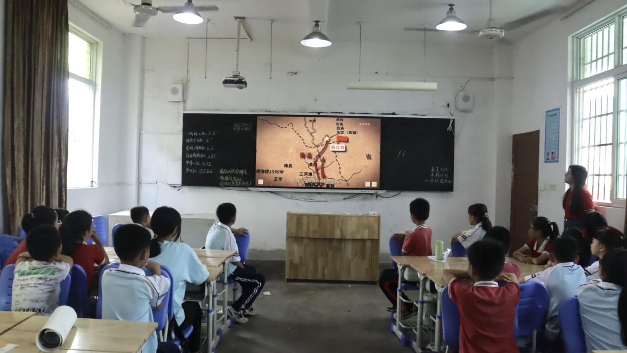 集大學(xué)子踏尋紅色足跡：創(chuàng)新課堂講紅色文化，攜手童心續(xù)革命血脈