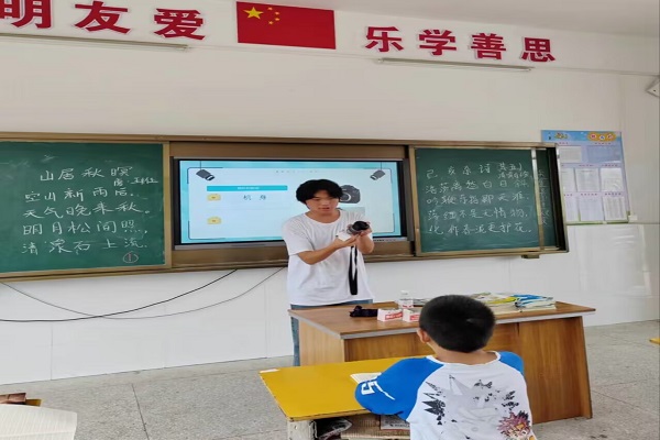 “咔嚓”一聲，記錄課堂