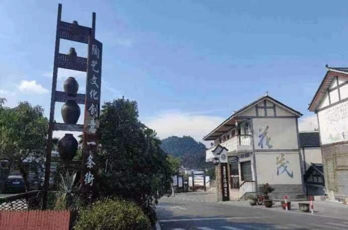 振興鄉(xiāng)愁花茂，美麗多彩貴州